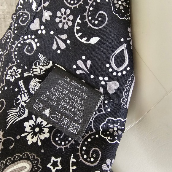 Hell Bunny Vixen Black Bandana Skull Print Button Front Dress – Women's Size XL - Picture 10 of 10